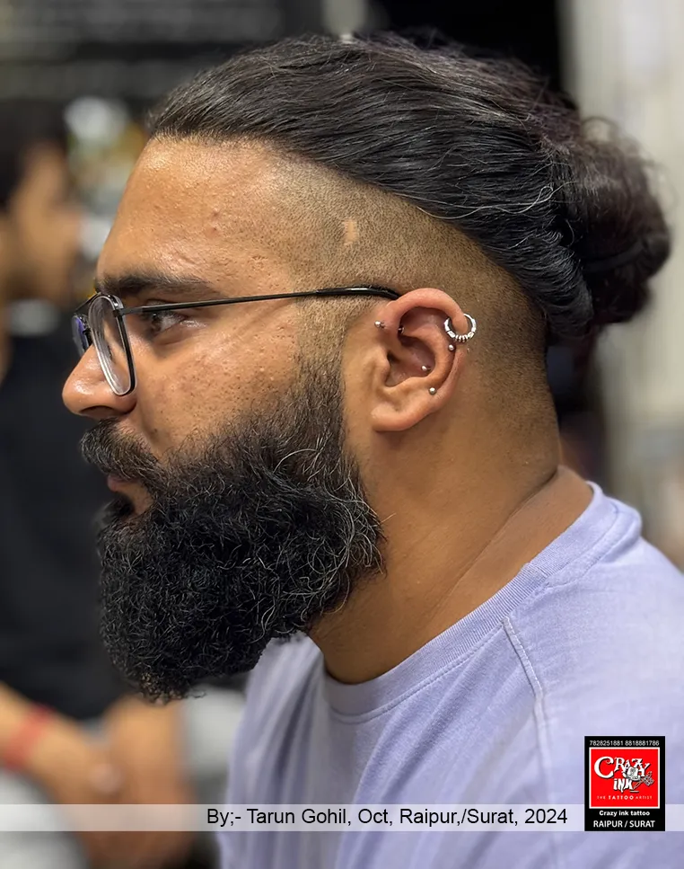 ✨BOLD & STYLISH MULTI-PIERCING EAR ART
...