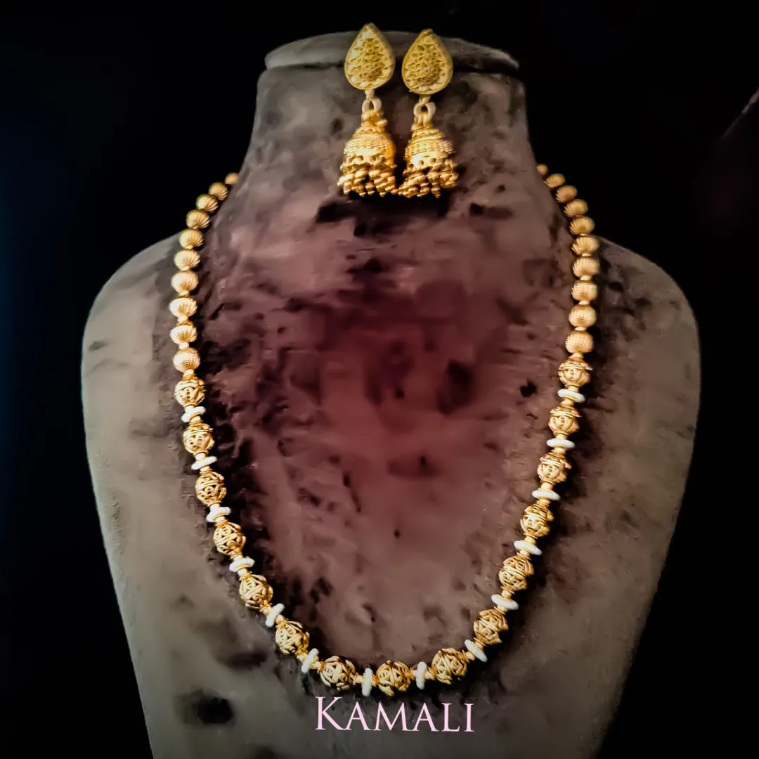 Balls Chain
Antique finish
Artificial Gold Plate...