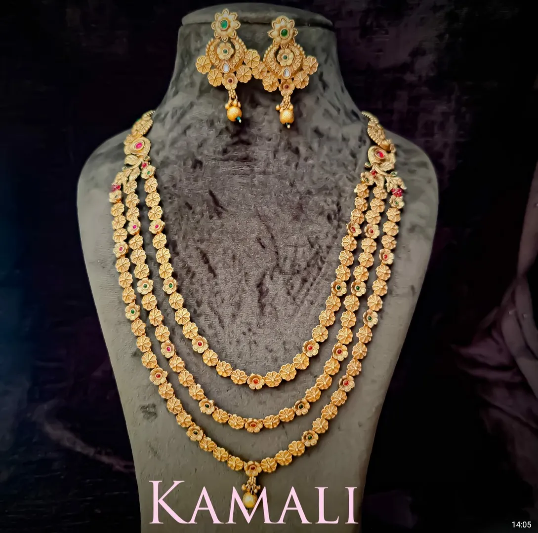 Kamali Queen Antique Collections
3 layers Chain
...