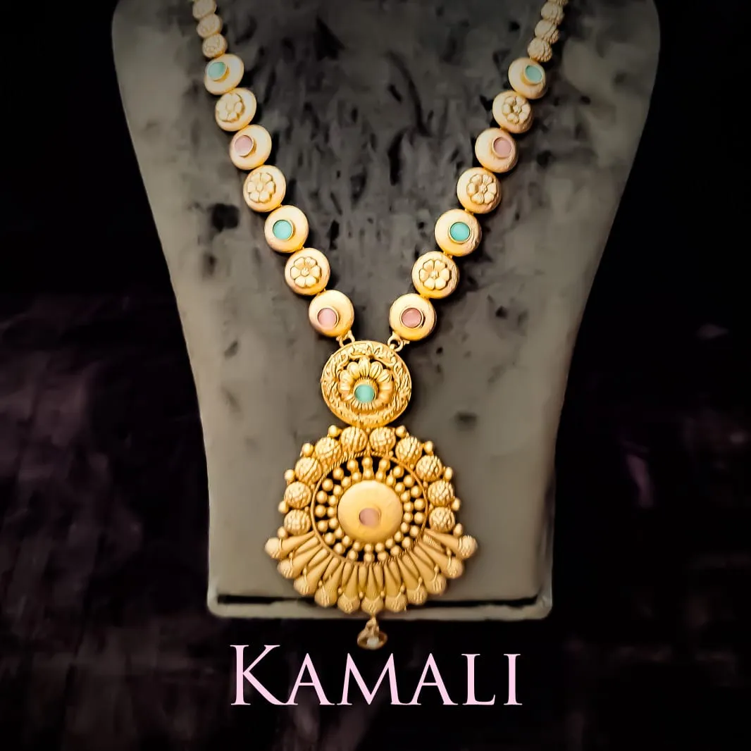 Kamali Queen Antique Collections
3 layers Chain
...