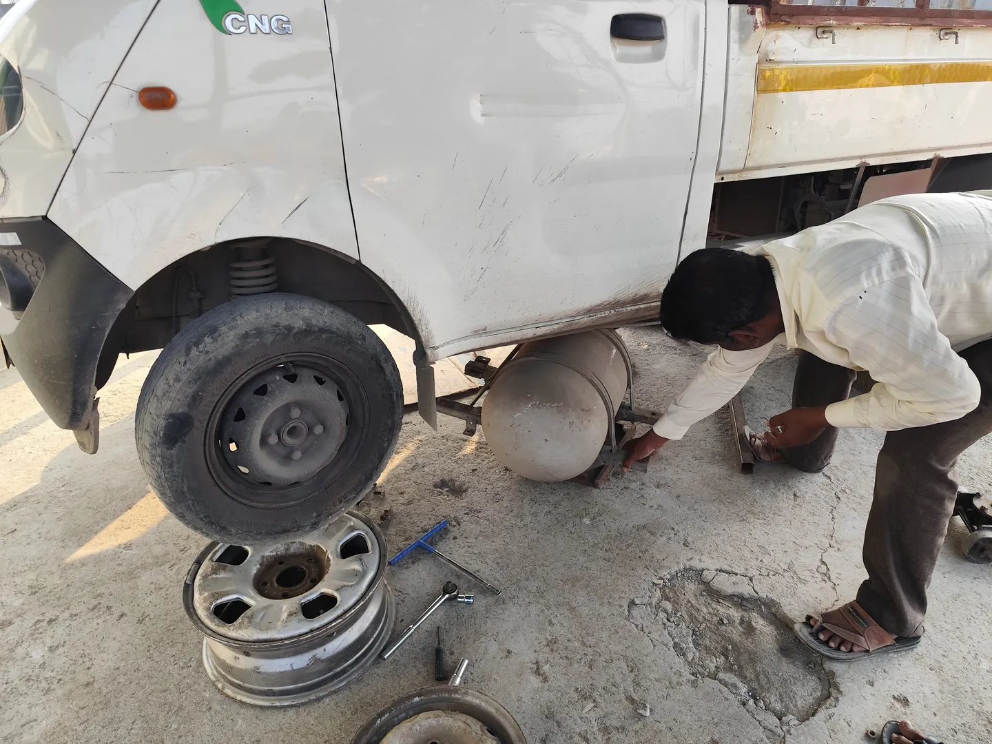 CNG Fitment Center in Pimpri Chinchwad Looking for...