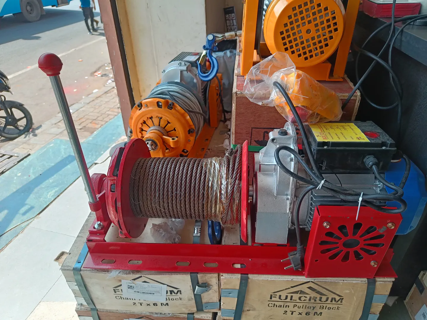 <div><b>Electric Clutch Winch for Monkey Crane Dea...