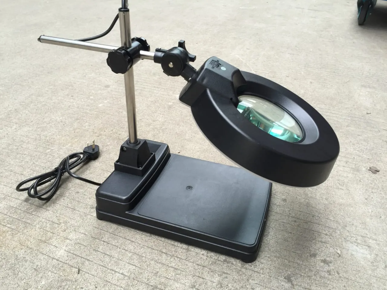 ESD DESKTOP MAGNIFYING LAMP 10X
• Size: Glass dia...