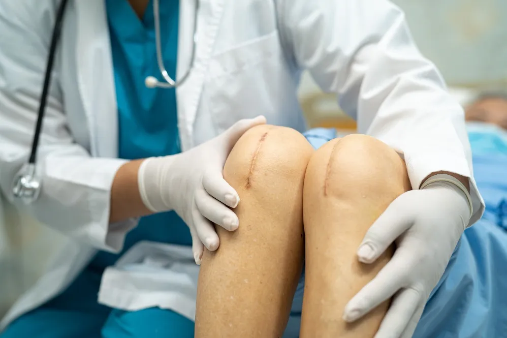 Knee Replacement Surgery Specialist in Delhi – Tar...