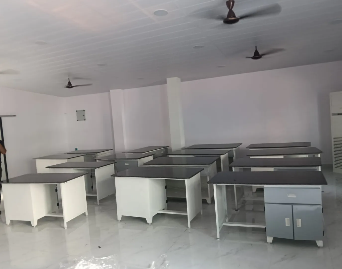 #Lab_Furniture_Manufacturer_in_Nagpur
#Lab_Furnitu...