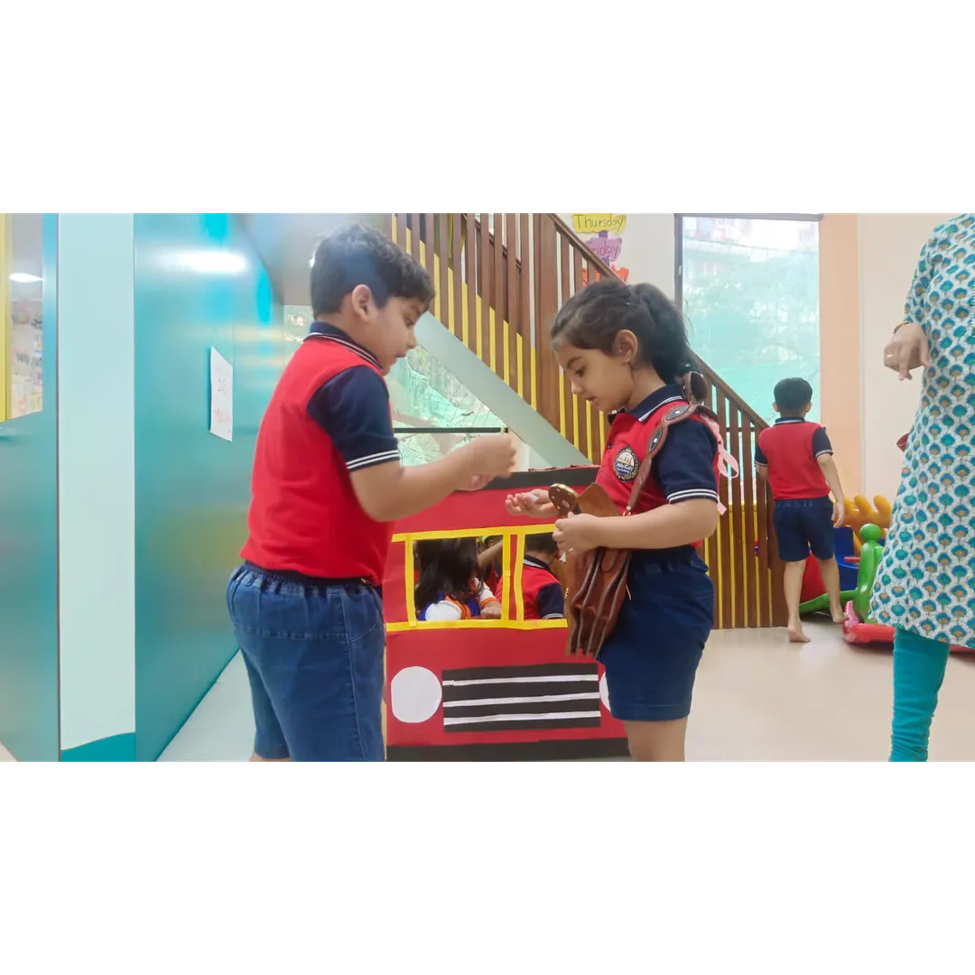 Senior KG Near Malad West with Strong School Trans...