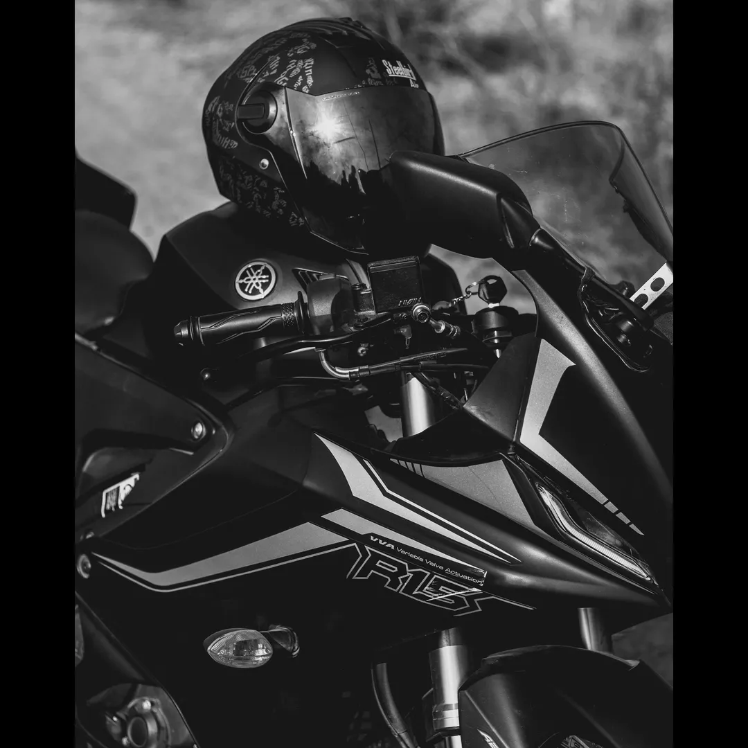 🏁 Yamaha R15 V4 / R15M – Born on the Track, Built for the Road
The Yamaha R15 V4 is the latest evol...