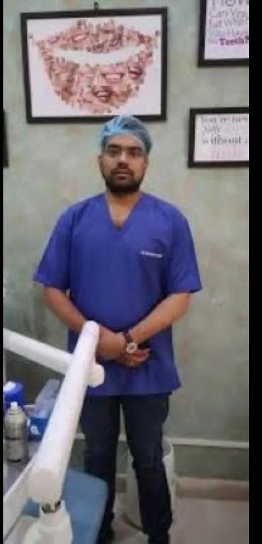 Best Dental Surgeon in Greater Noida West – Dr. Navratna Singh at P.D Den...