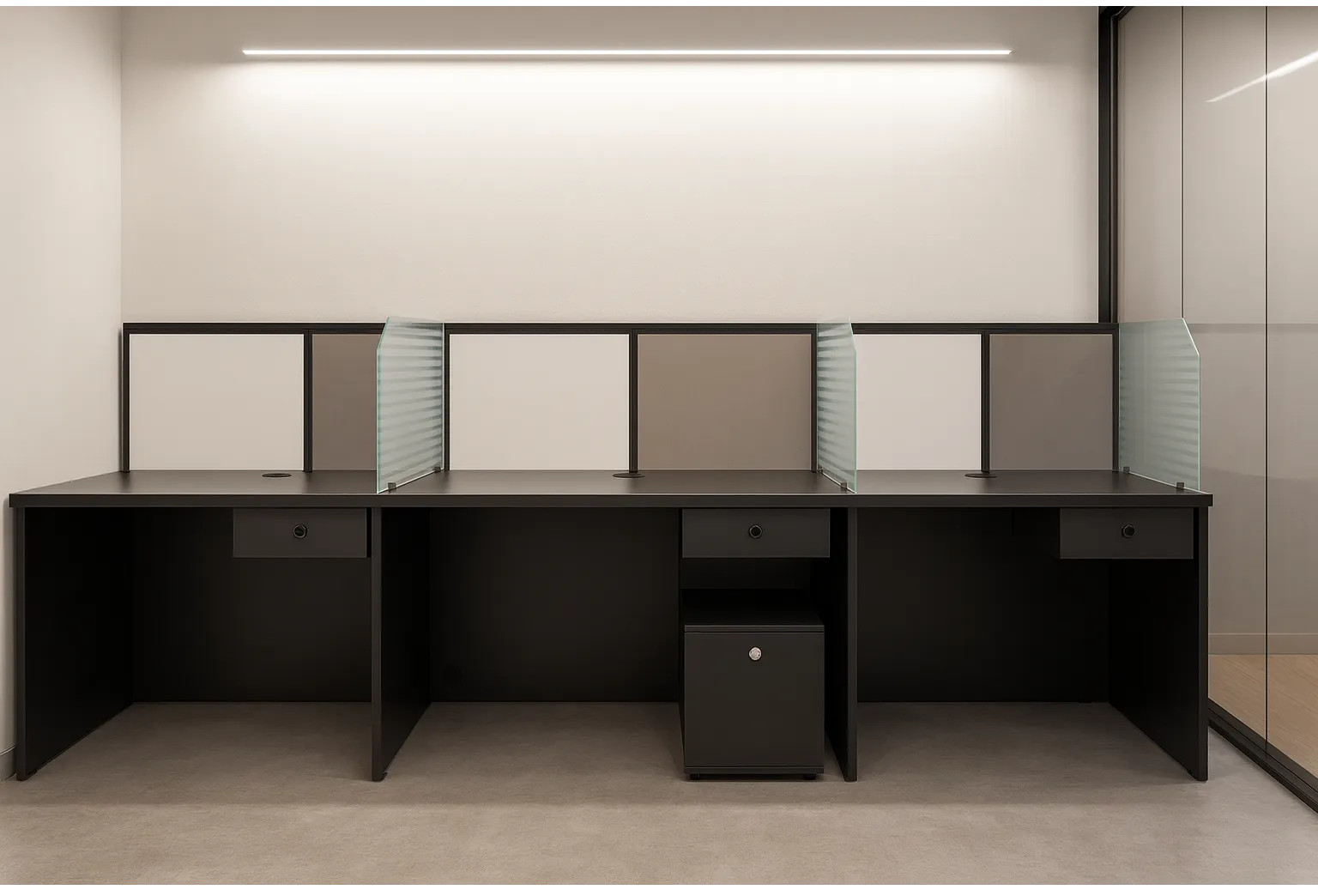 Workstation available in Kirti nagar Delhi