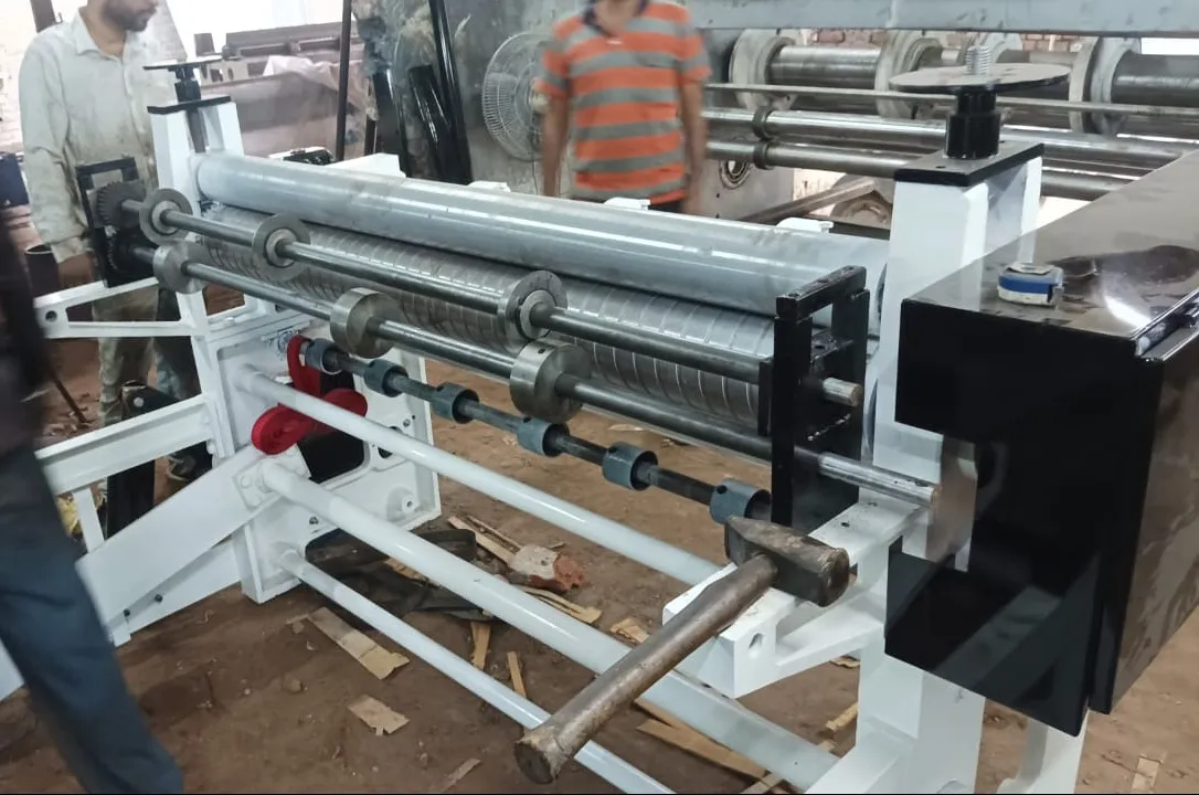 Roll to sheet cutting machine