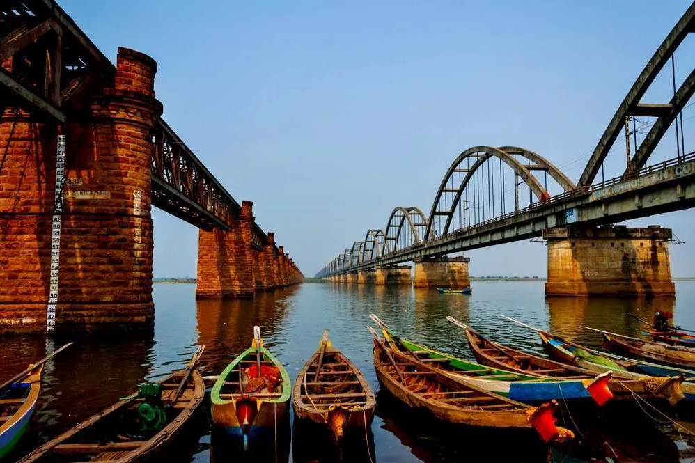 Tourist Places in Andhra Pradesh
Rajahmundry
"Andhra’s city on the Godavari with culture and cruis...