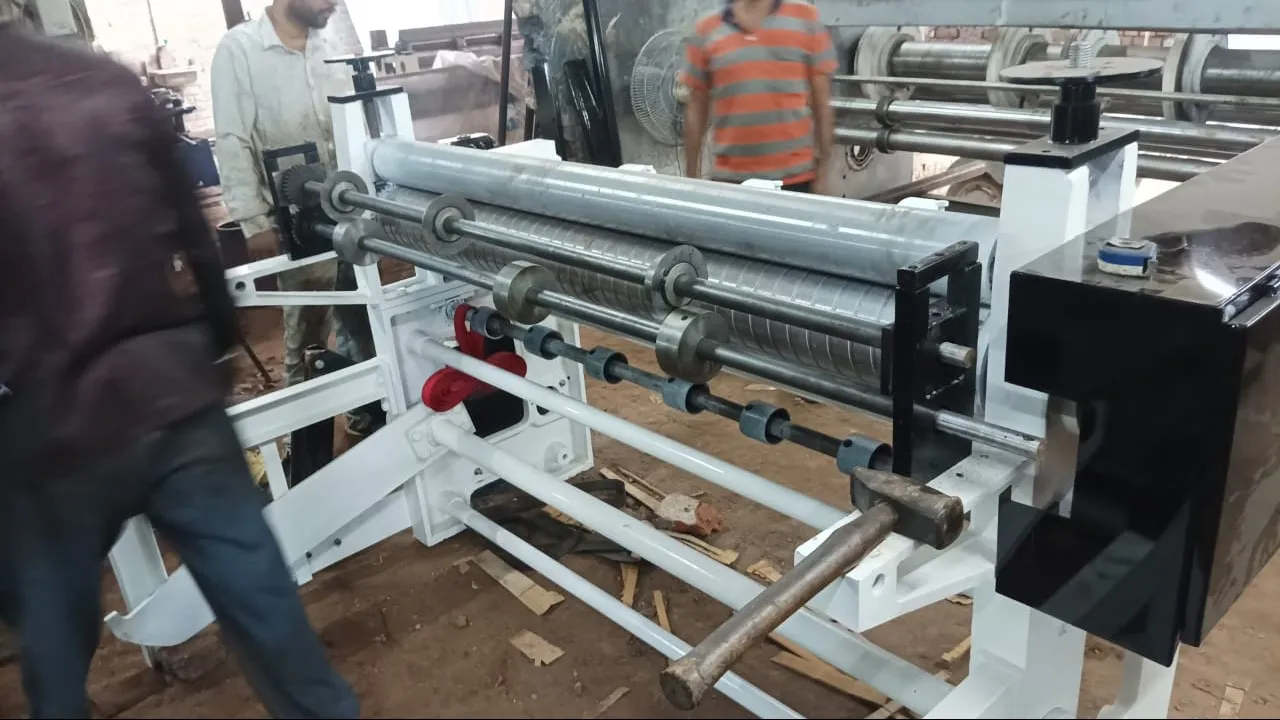 Roll to sheet cutting machine