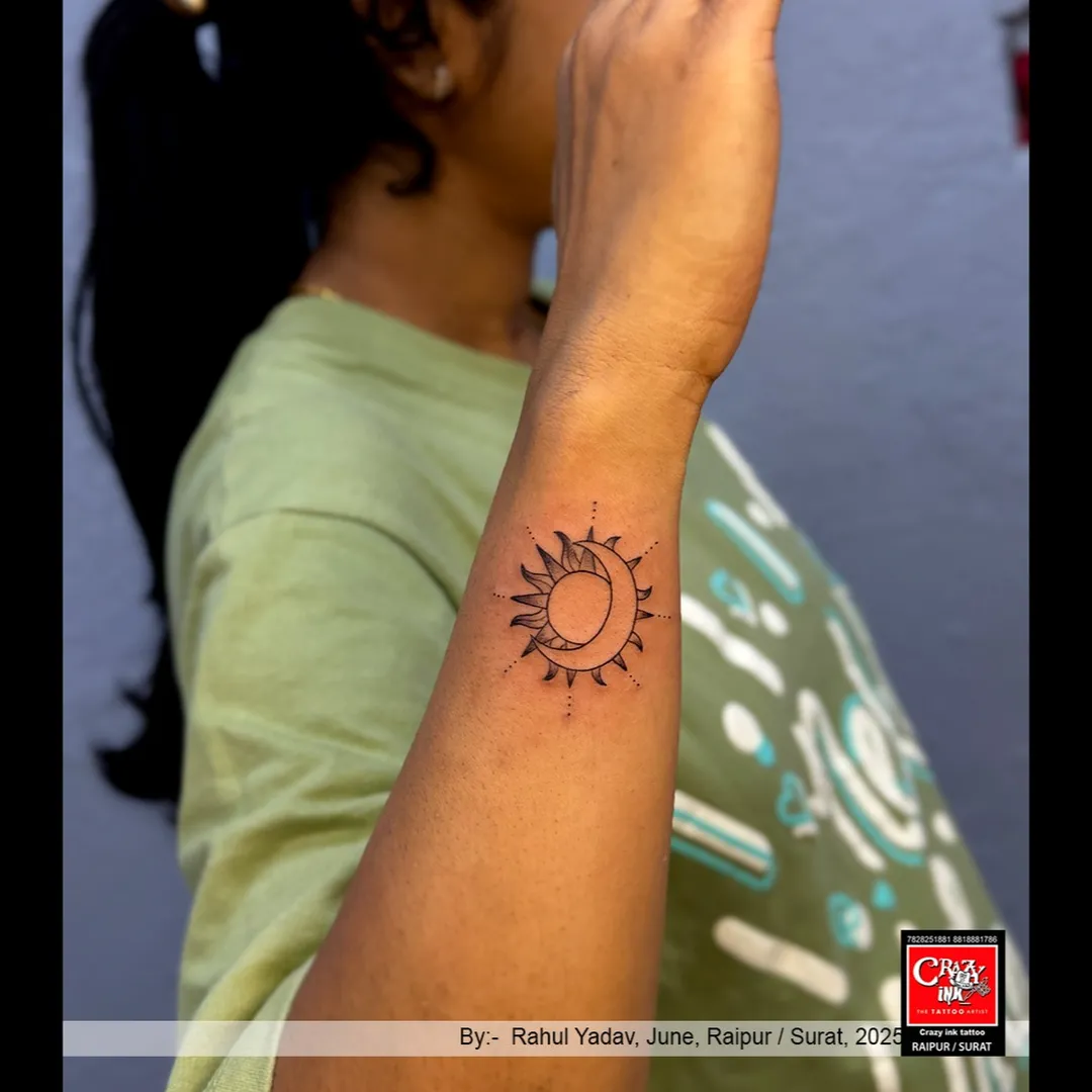 ✨THE SUN AND THE MOON -TWO OPPOSITES, YET INCOMPLETE WITHOUT EACH OTHER
The sun and moon ta...
