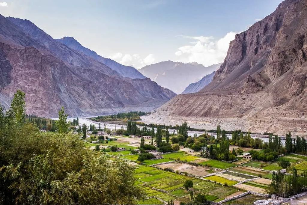 Places To Visit In Ladakh
Nubra Valley
"Ladakh’s desert valley with sand dunes and monasteries"
N...