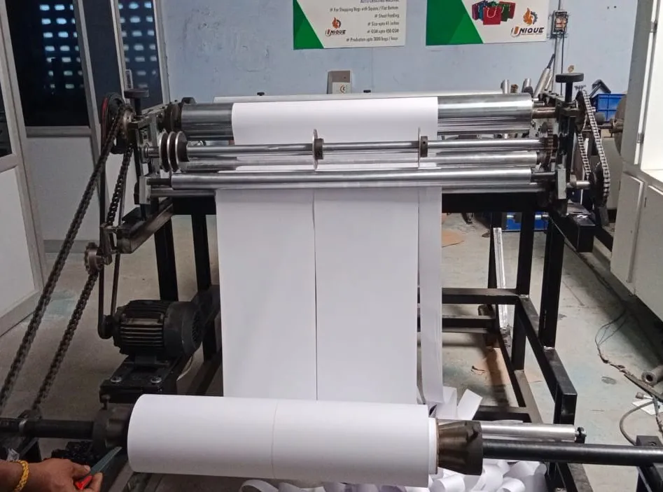 Roll to sheet cutting machine