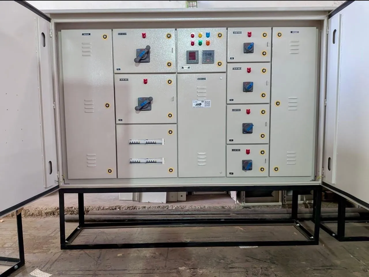 630 AMP OUTDOOR IP65 POWER DISTRIBUTION PANEL