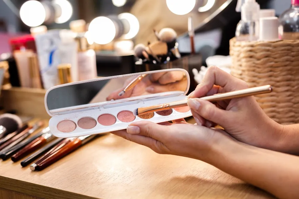 B2B Cosmetic Supplier in Delhi – Reliable Manufacturing and Supply Partner