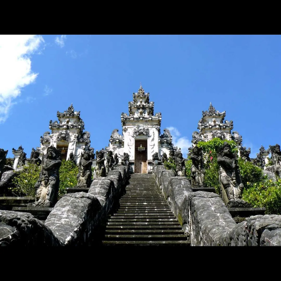 Things To Do In Bali
Lempuyang Temple
Lempuyang Temple, Bali Overview
Pura Lempuyang Luhur is a B...