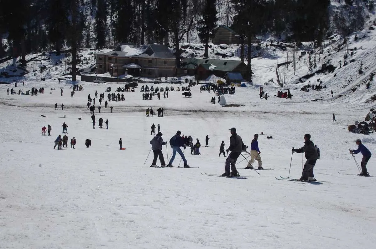 Places To Visit In Shimla
Skiing in Kufri
Skiing in Kufri, Kufri Overview
Kufri, the winter sport...