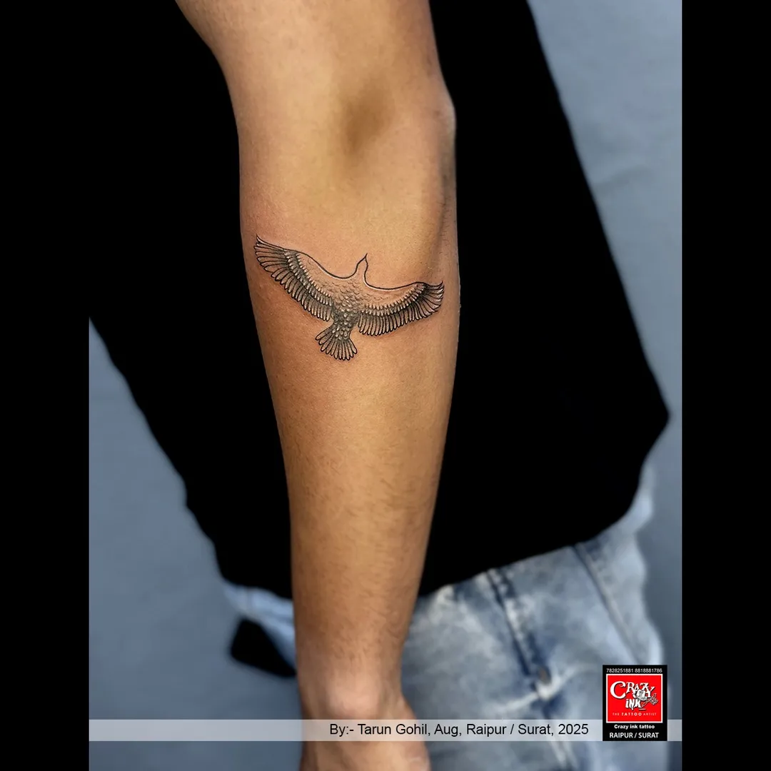 FLY HIGH, STAY FEARLESS🦅✨
This stunning eagle tattoo captures the true essence of freedom, ...