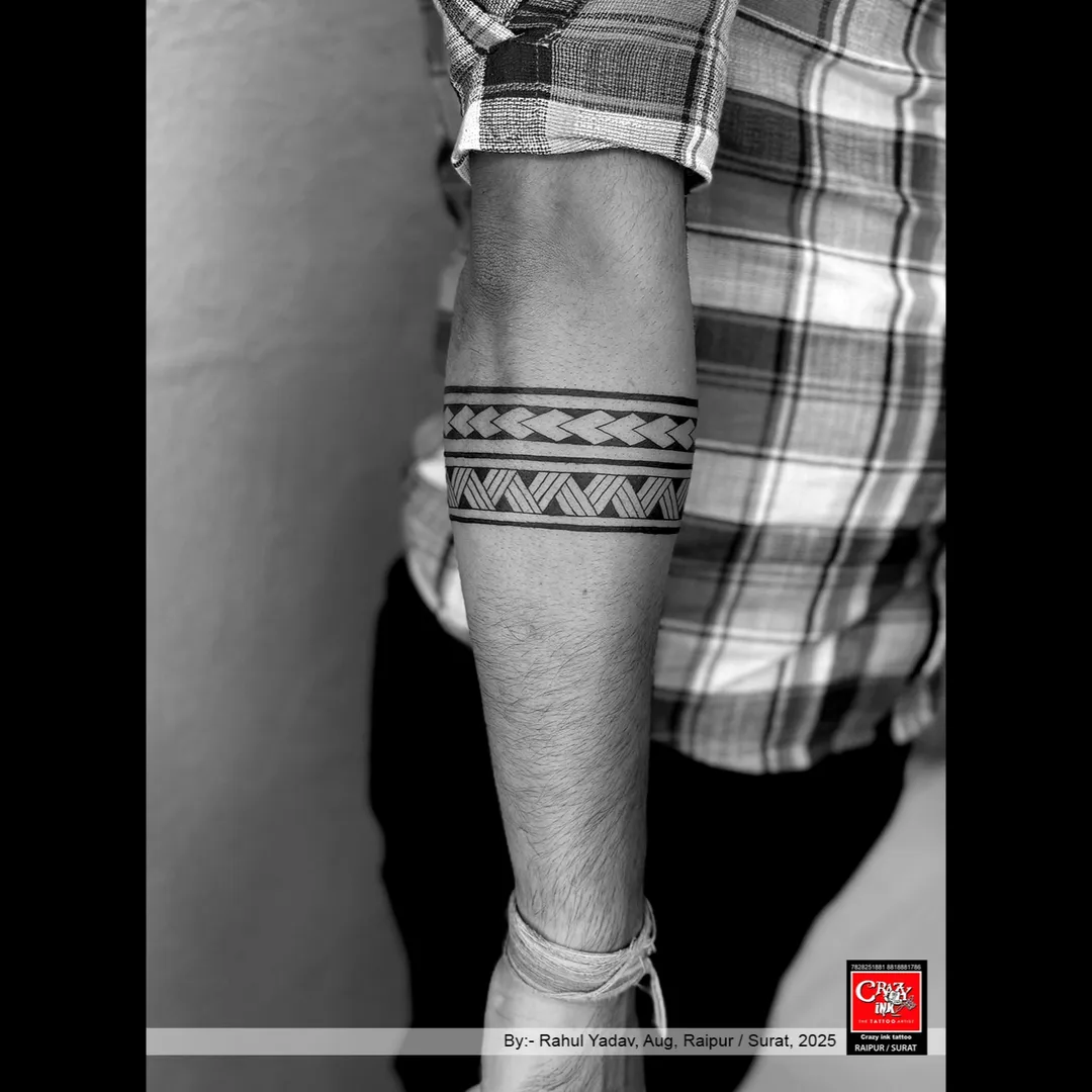 BOLD SYMMETRICAL TIMELESS GEOMETRIC ARMBAND TATTOO
This finely detailed geometric a...