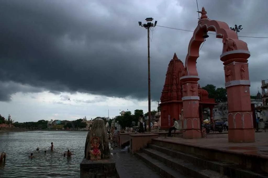 Tourist places in Uttar Pradesh
Chitrakoot
"Spiritual Town with Ramayana Legends"
Chitrakoot, a s...