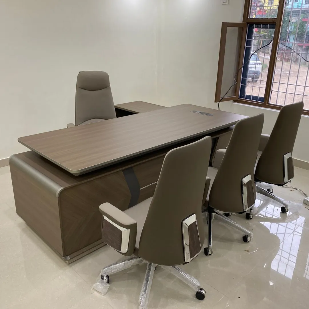 Office furniture in Delhi
