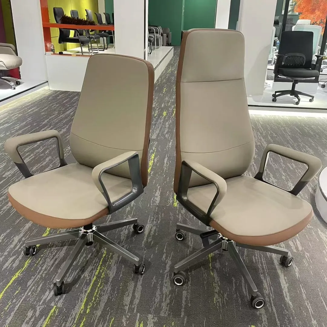 Office furniture in Delhi