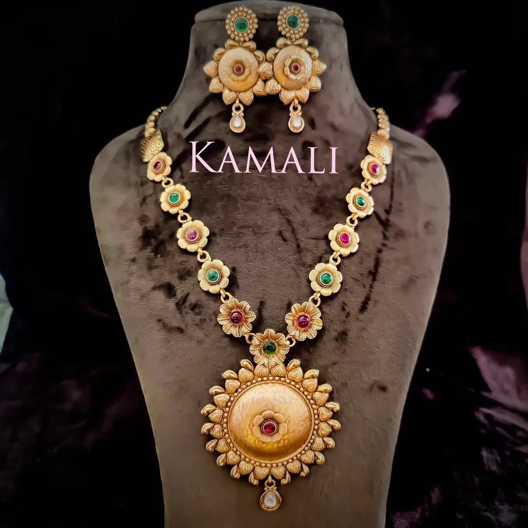 Less weight Antique Collections
Kamali Artificial Gold Plated Jewellery
Kamali Queen Antique Colle...