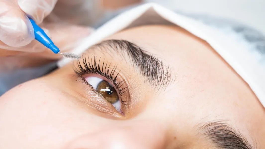 Lash lift and tint Chennai in T. Nagar for naturally defined eyelashes