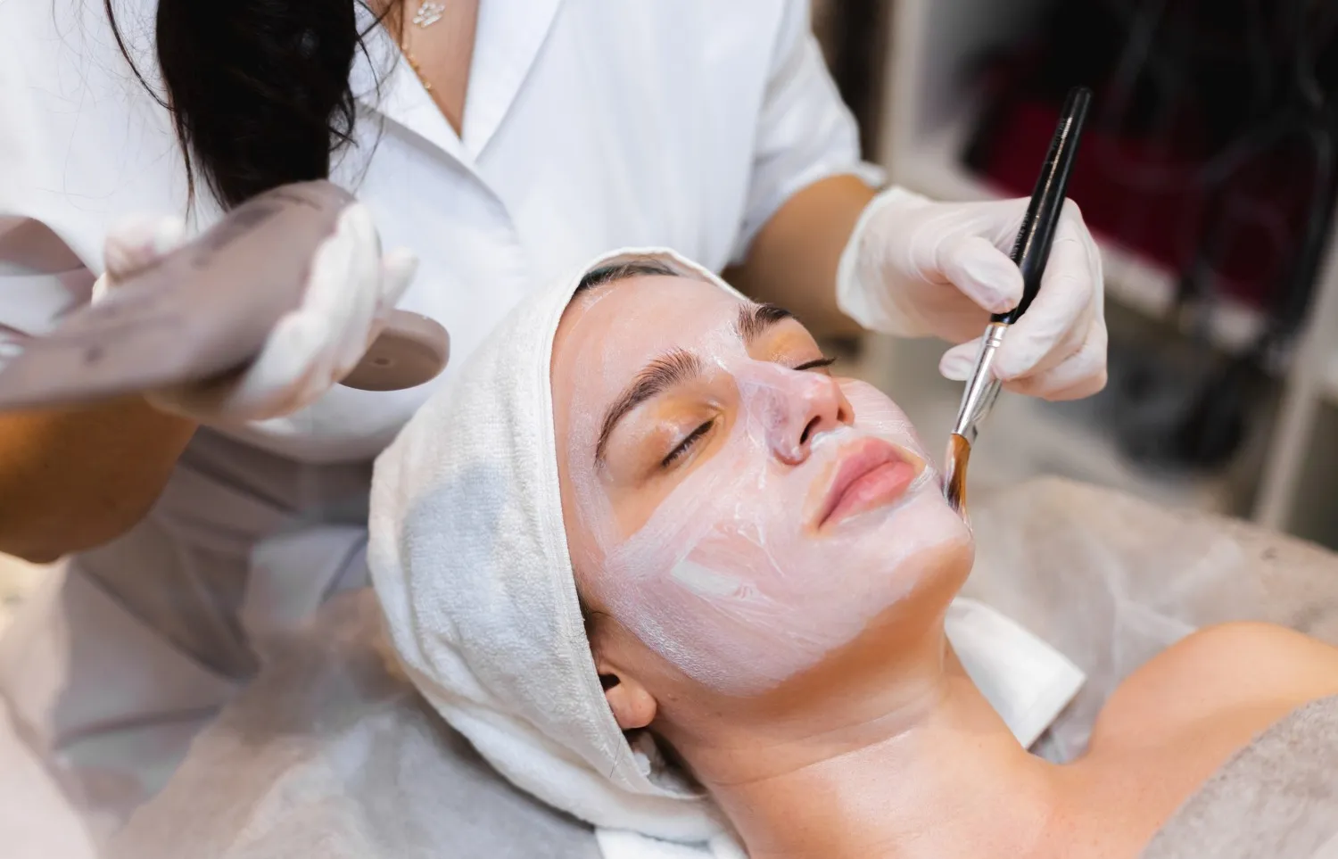 Quick glow facial in Sholinganallur for fresh and event ready skin