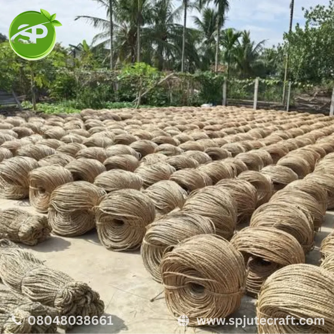 Indian haathon ki mehnat se buni yeh SP Jute Craft ki jute rassi—100% natural, strong aur long-lasti...
