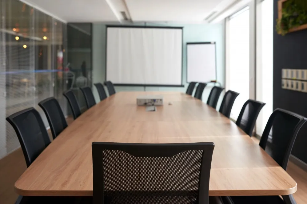 Choosing the Right Conference Table in Periyakulam for Professional Meetings