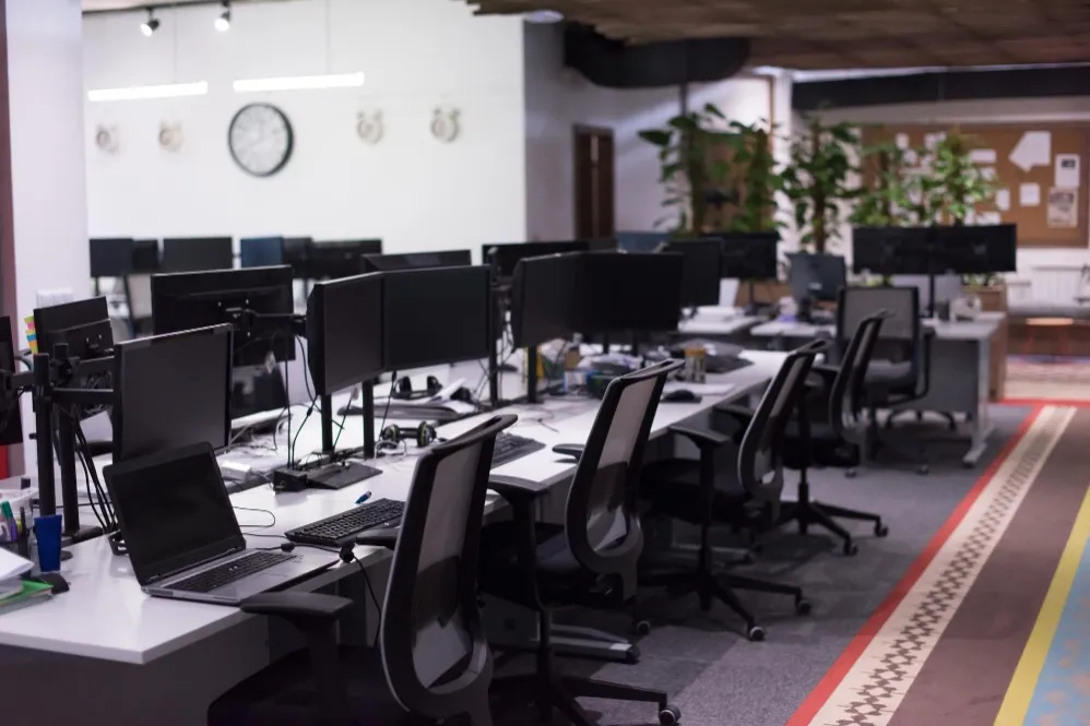 Comfortable and Functional Workstations by Workstation Manufacturer in Pune