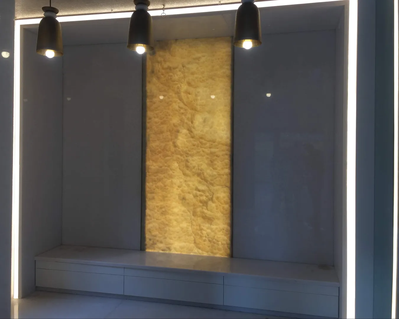 The Elegance of Onyx Backlit Lighting in Hyderabad’s Luxury Interiors