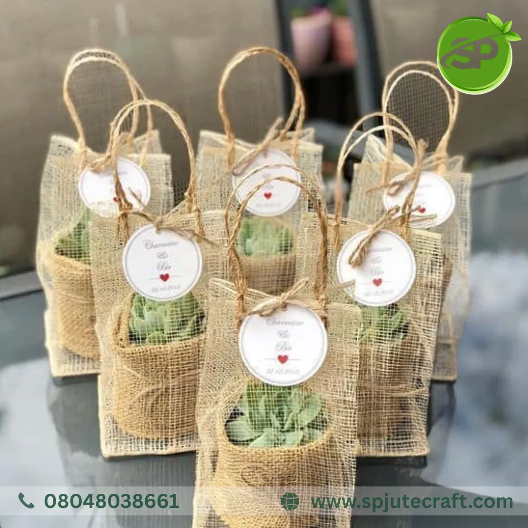 Nature-packed gifting, made beautiful ๐ฟโจ
These eco-friendly jute potli bags with live plants are pe...