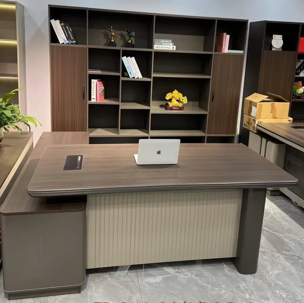 Office furniture in Delhi