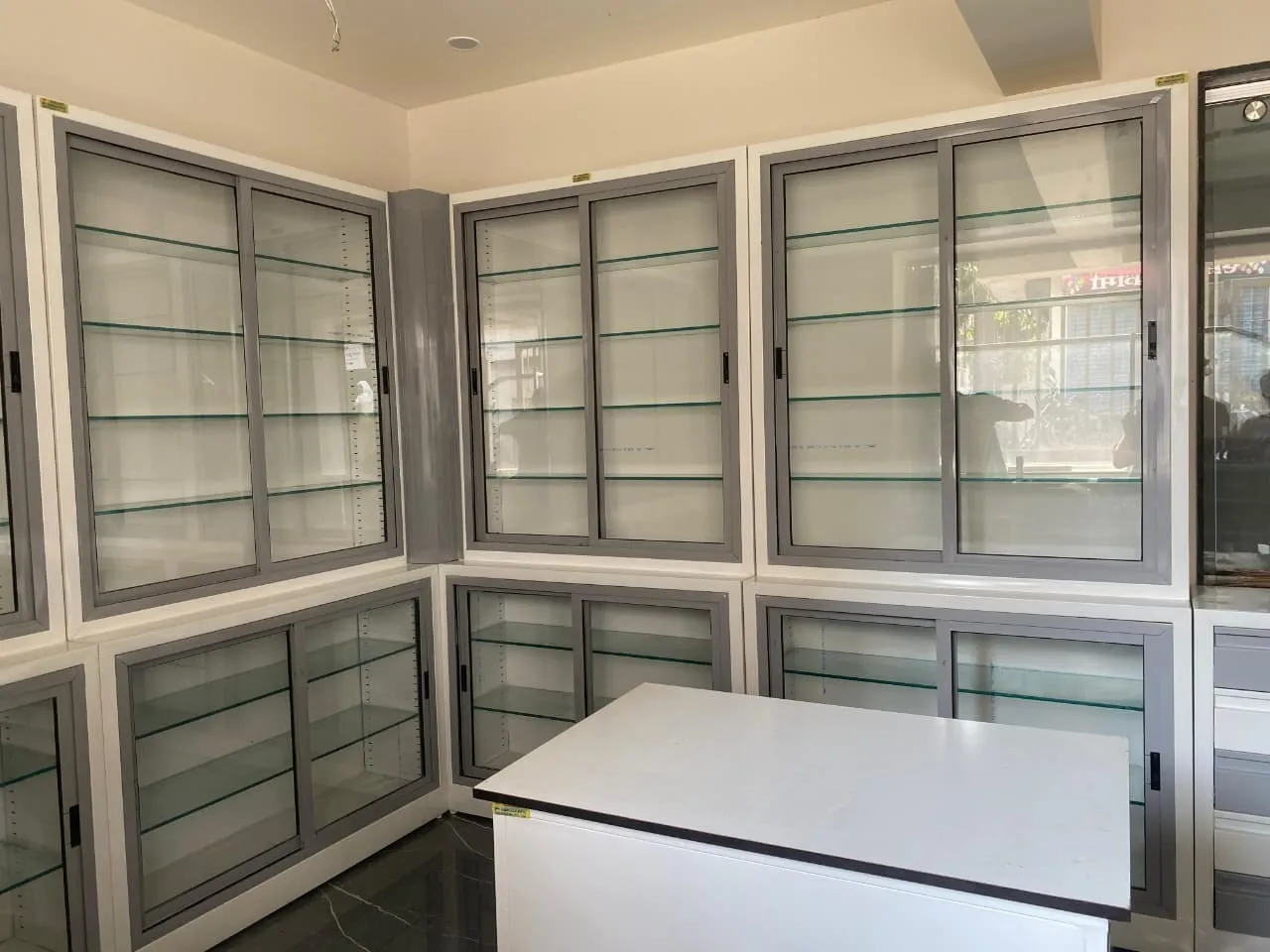 Medical Racks Manufacturer in Warora.