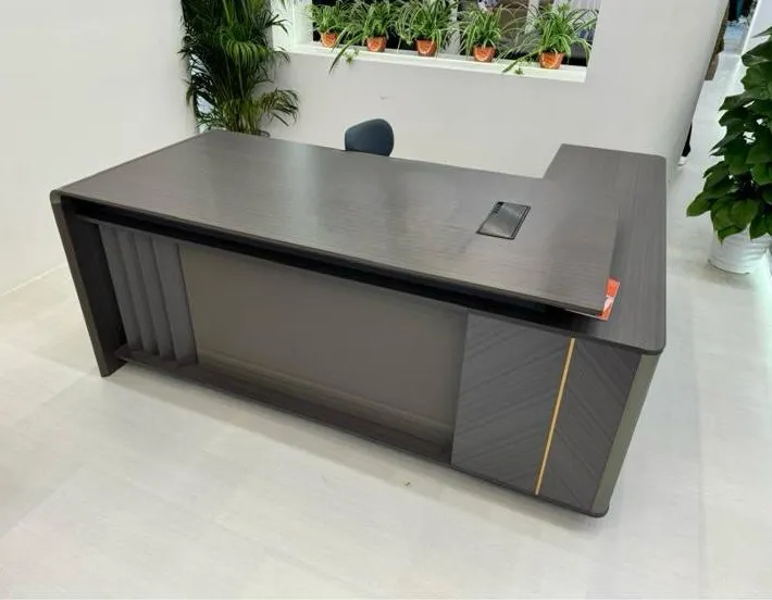 Office furniture in Delhi