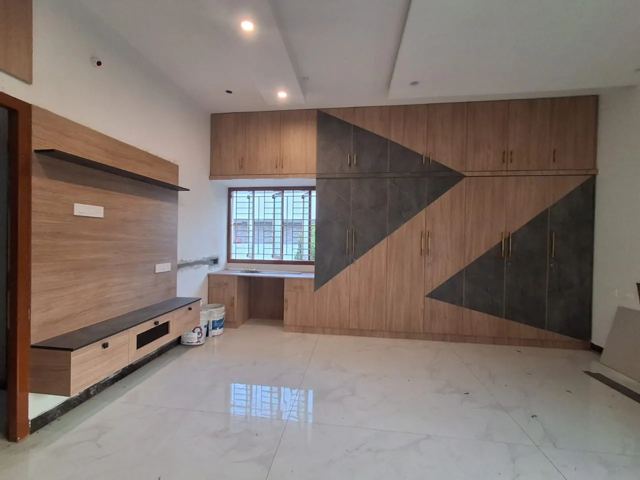Wardrobe with tv unit In Coimbatore