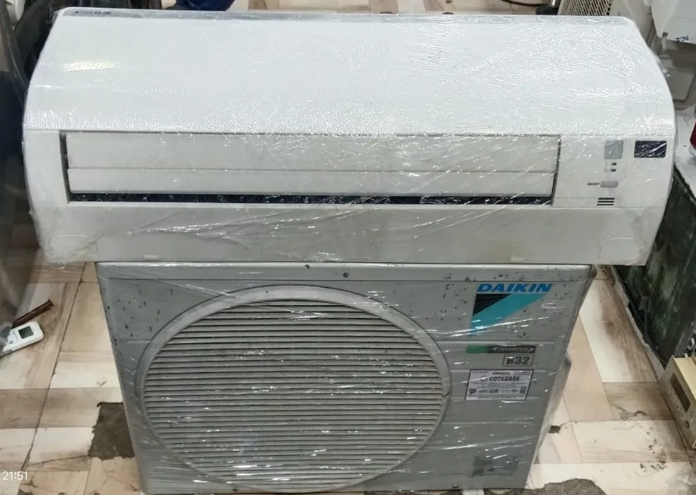 1 Ton Daikin Inverter AC Top Condition In Jogeshwari West