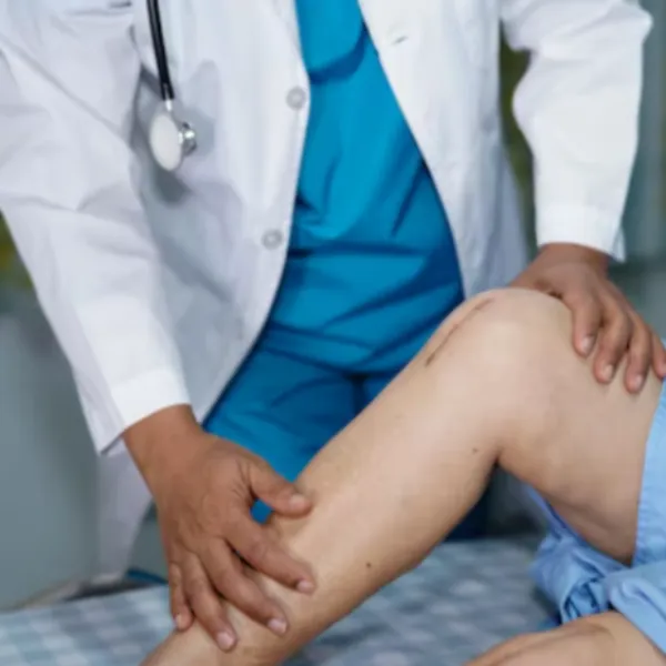 Infected Knee Replacement Treatment in Shalimar Bagh – Managing a Serious Orthopedic Condition