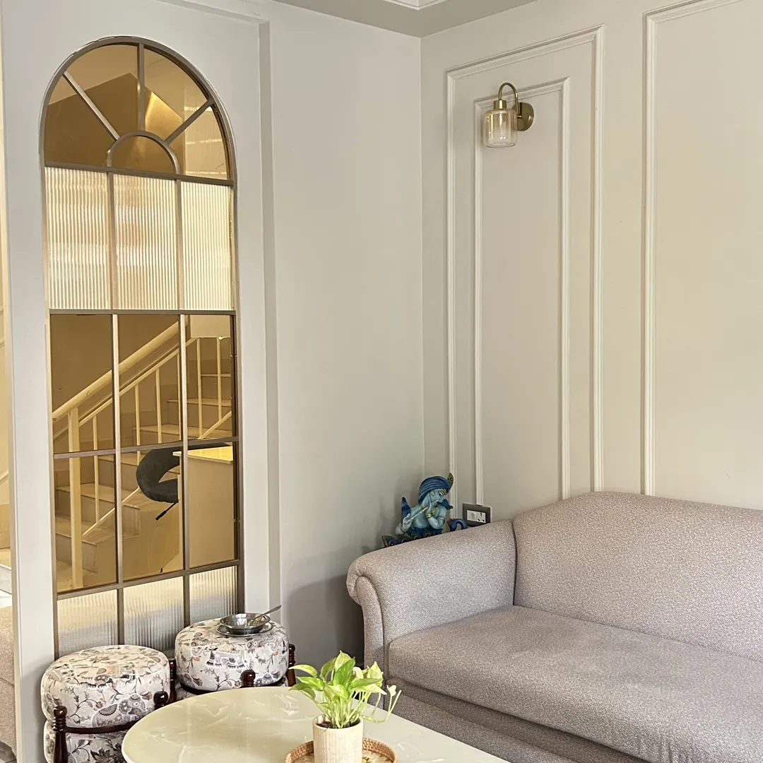 Living room with glass partition