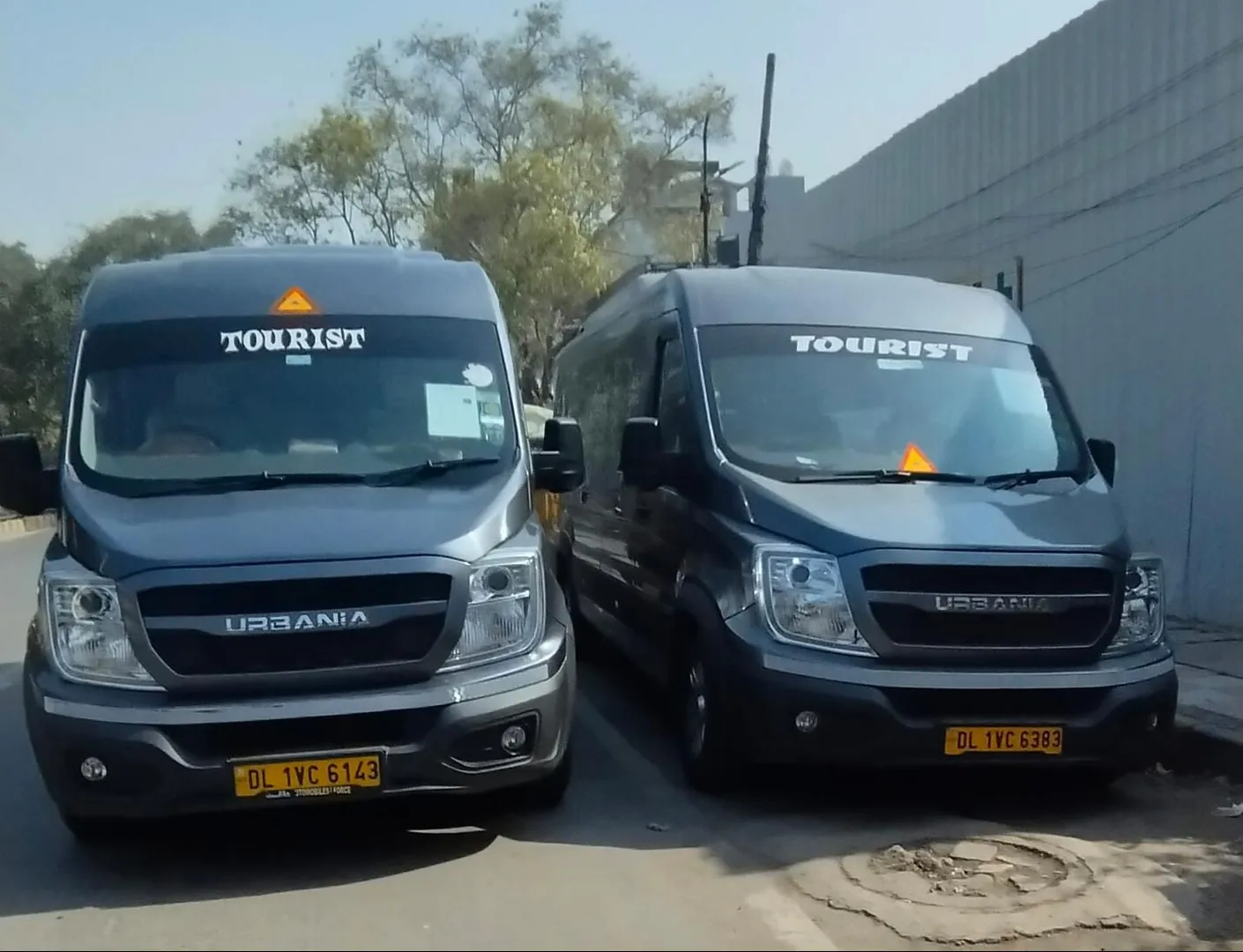 🚐 16 Seater Urbania on Rent in Rohini Delhi NCR – Full Modified Maharaja Seat | Luxury Travel