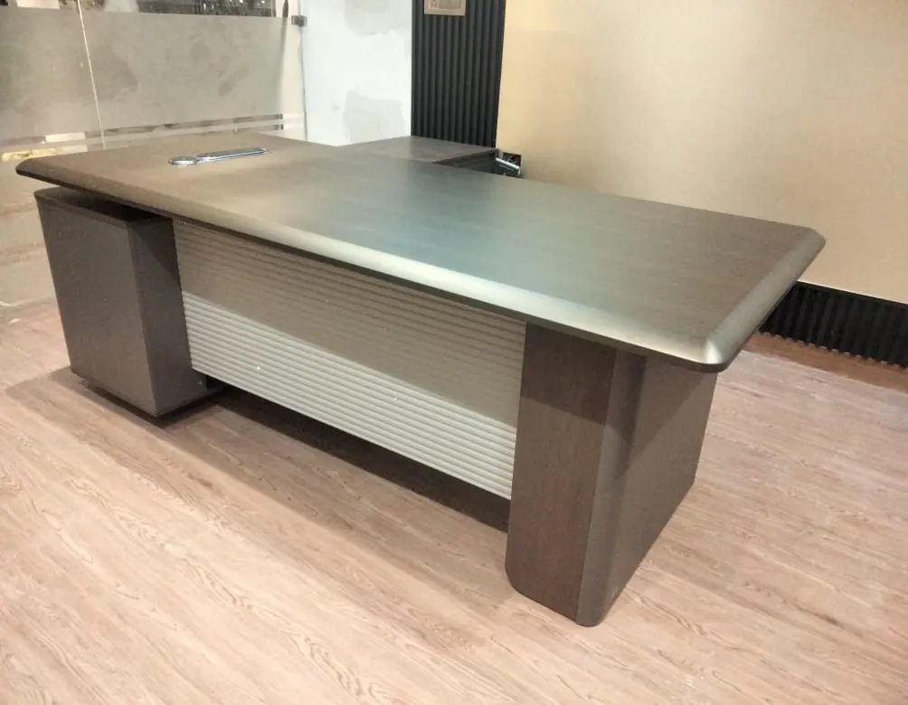 Office furniture in Delhi