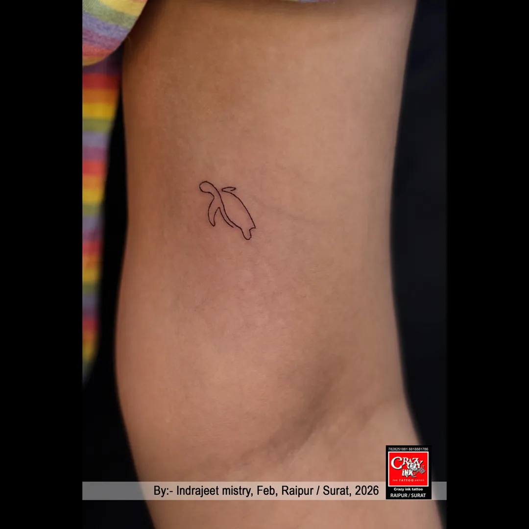MINIMAL PENGUIN TATTOO – LOVE, LOYALTY & PURE CONNECTION 🐧🖤✨
This elegant minimal penguin...
