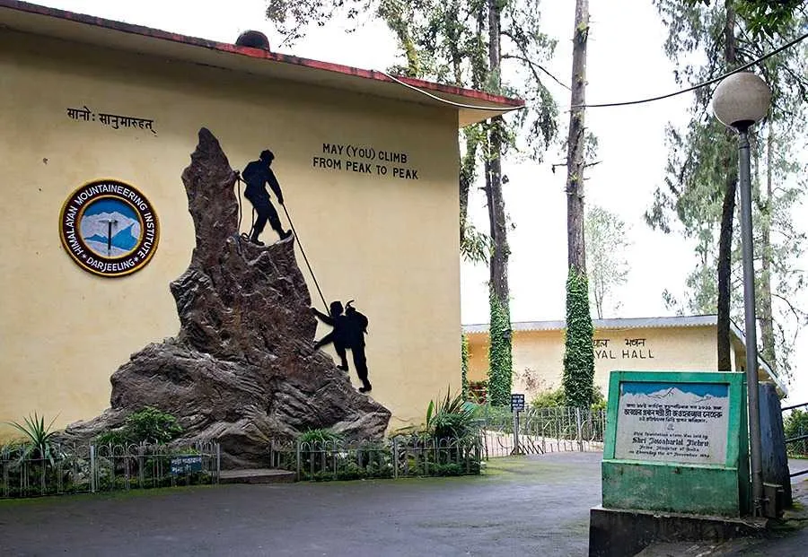 Places To Visit In Darjeeling
Himalayan Mountaineering Institute
Himalayan Mountaineering Institut...