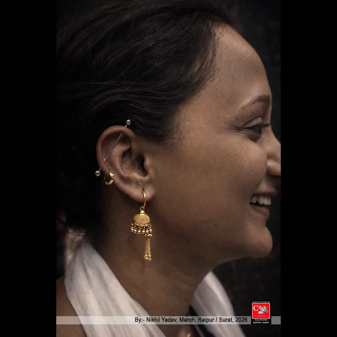 Industrial Barbell Ear Piercing β Bold Edge with Elegant Fusion β¨π€
This stunning ear sty...