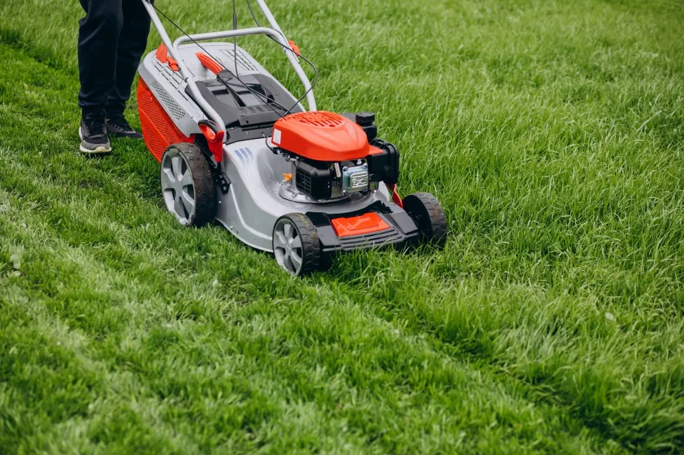 Lawn Mowers in Ghaziabad for Easy Residential and Commercial Lawn Care