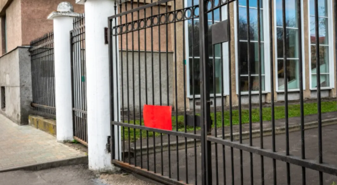 Motorized Cantilever Gate in Aurangabad for Heavy Industrial Applications